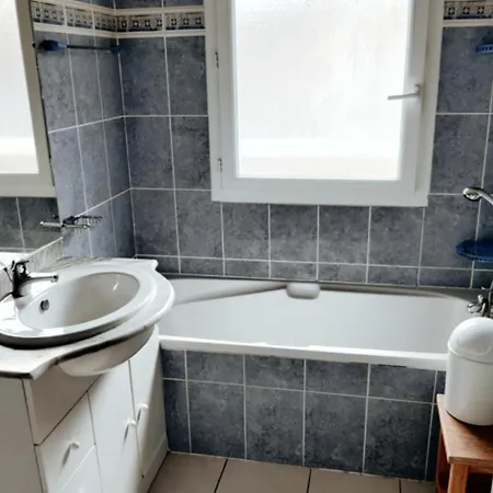 Apartmán Bright Flat 10min Walk From The Beach *